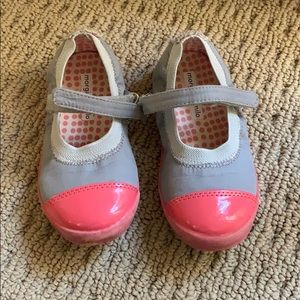 Size 8.5 Morgan and milo Mary Jane sneakers